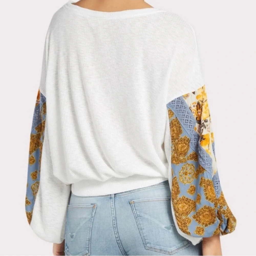 Free People Casual Clash White and Blue Patchwork Sleeve Sweater Top Size XS - Picture 2 of 7